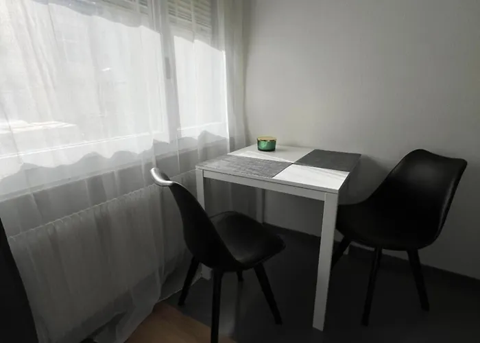 Süsse Nähe Der Aare Und Zentrum * Berna